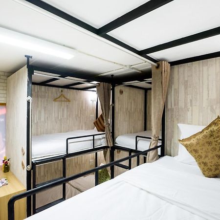 Hostel At Thonglor Bangkok Esterno foto
