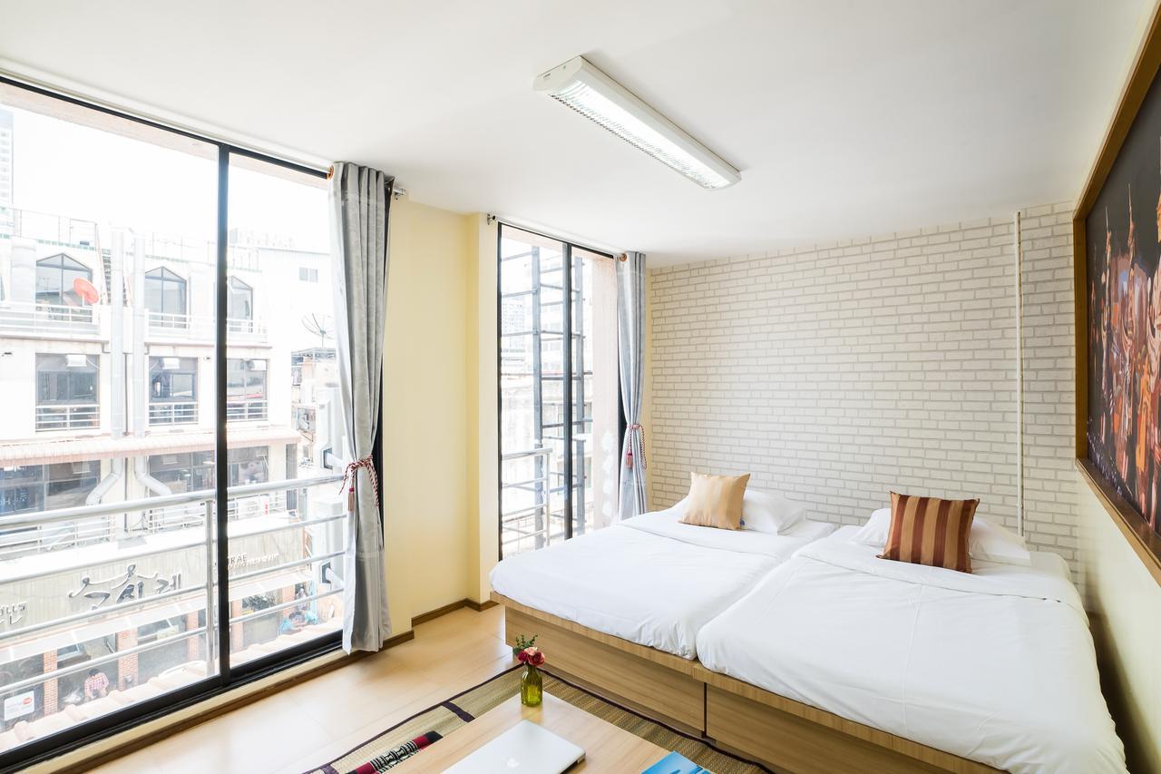 Hostel At Thonglor Bangkok Esterno foto