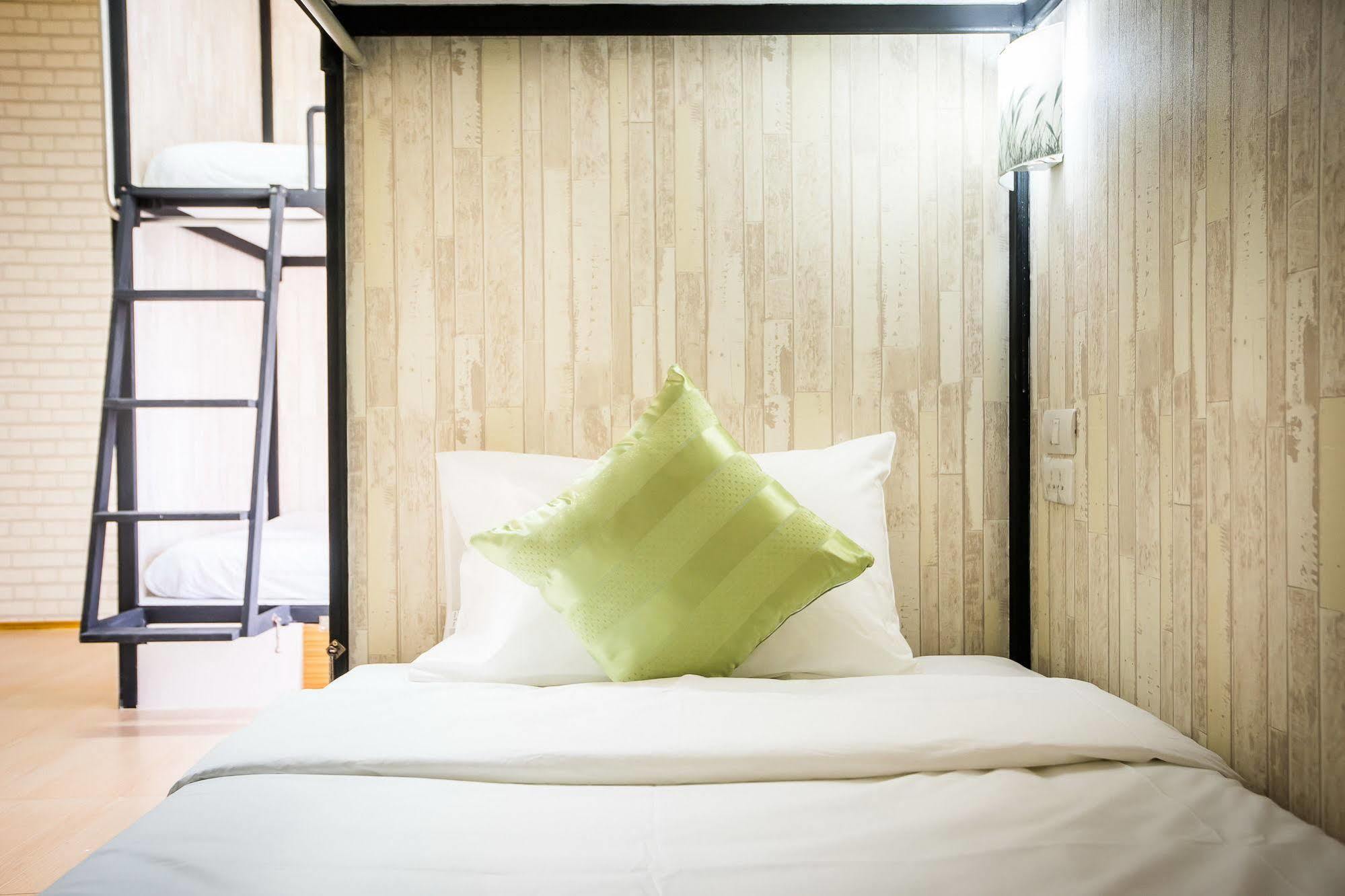 Hostel At Thonglor Bangkok Esterno foto