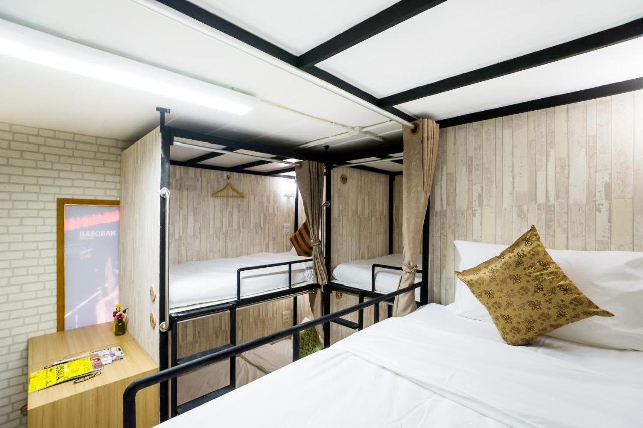 Hostel At Thonglor Bangkok Esterno foto